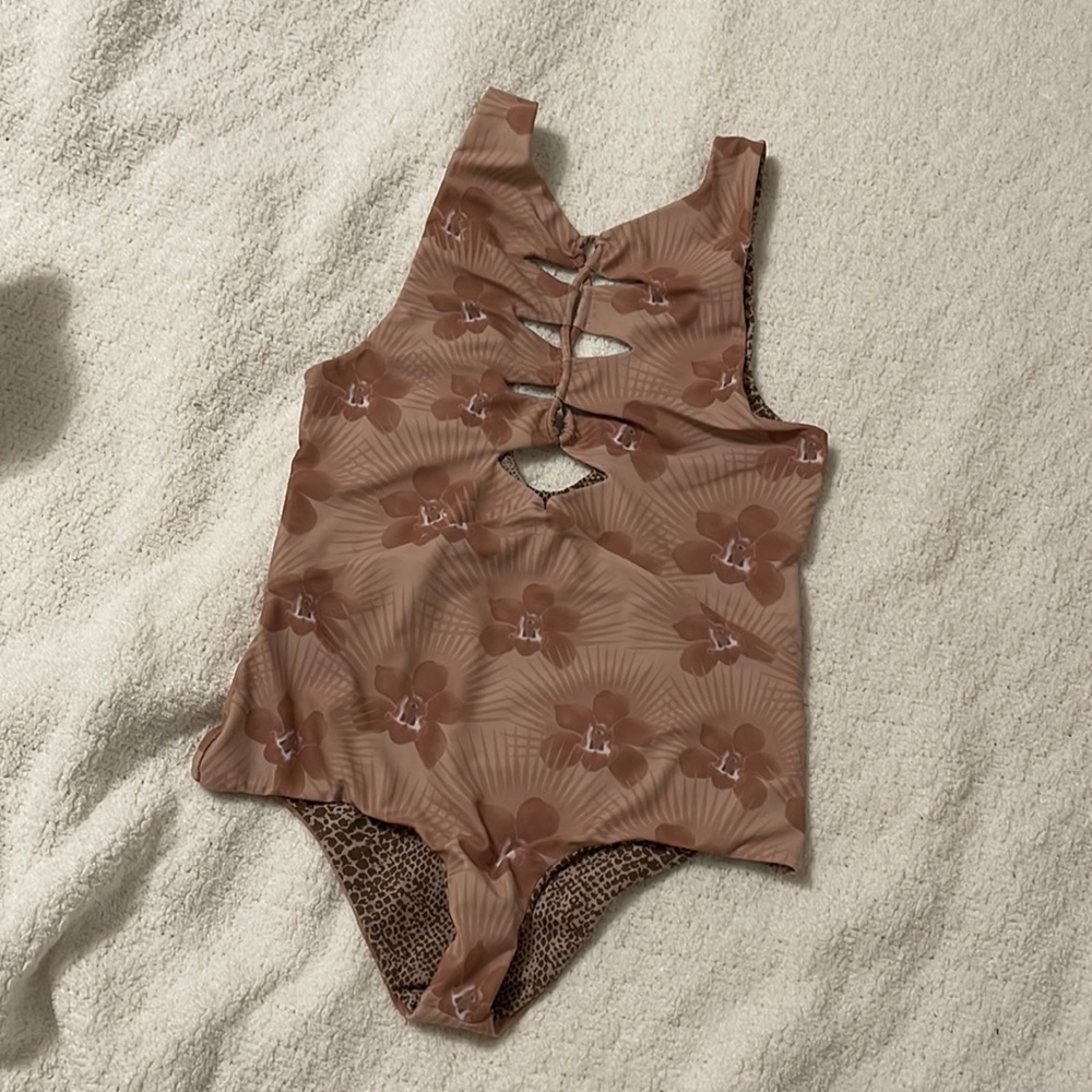 RARE Acacia Makua in Capsule Modern Pacific